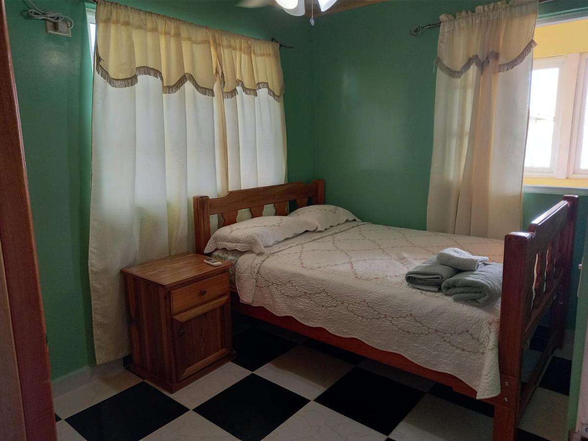 Urania House Villa Bocas del Toro Exterior photo